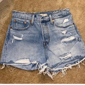 Levi Wedgie Shorts. Size 28. Item 083